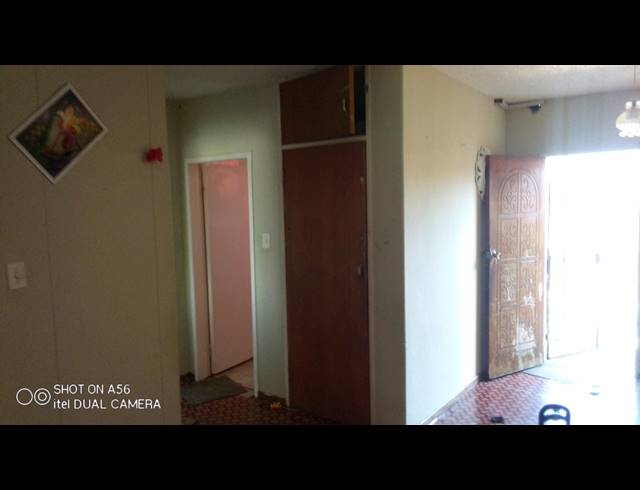 1.5 BEDROOM FLAT FOR SALE IN PRETORIA WEST